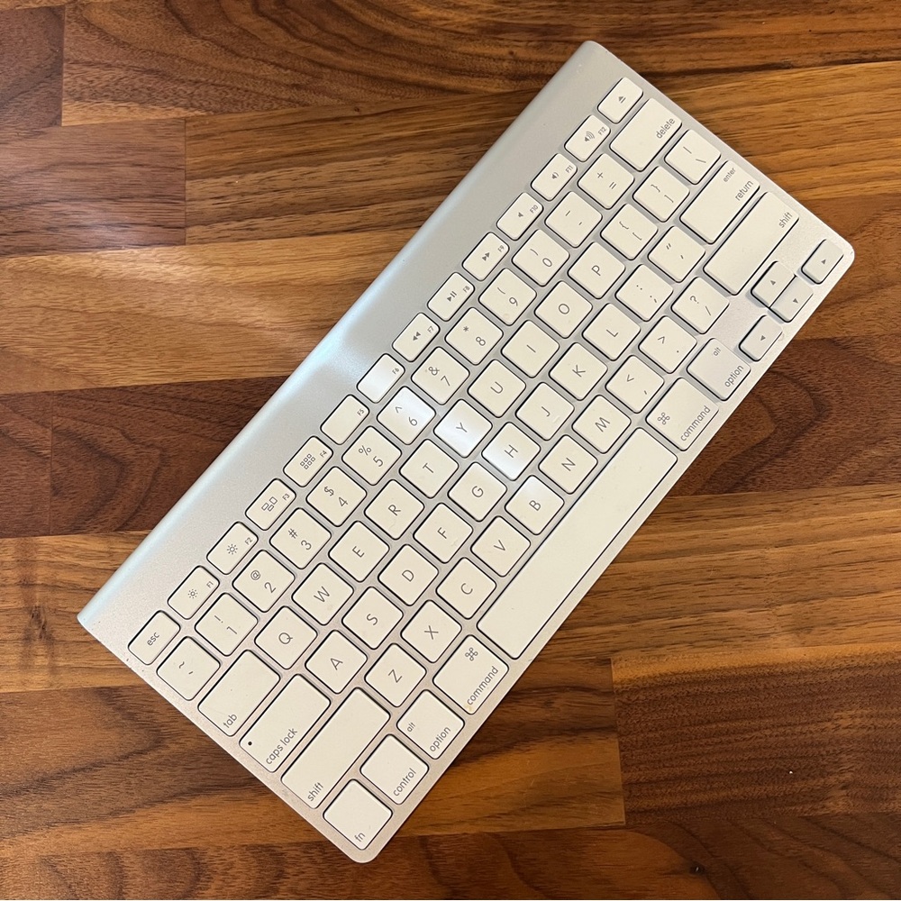 Wireless Apple Keyboard Silver